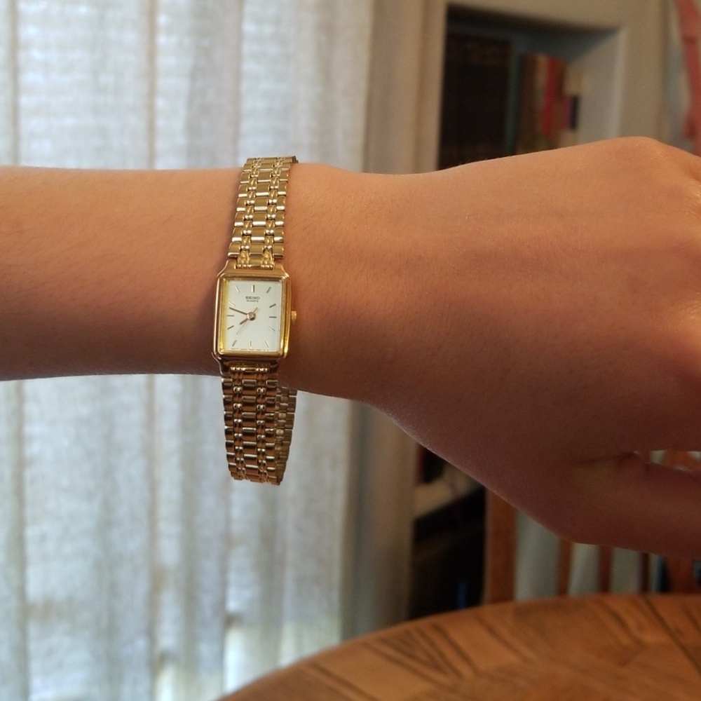 Seiko gold quartz women's watch (costume jewelry)